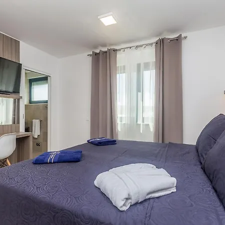 Poseidon Rova By El-pi Tours *