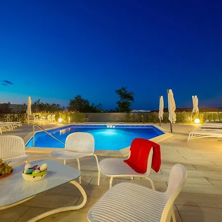 Poseidon Rova By El-pi Tours * 말린스카