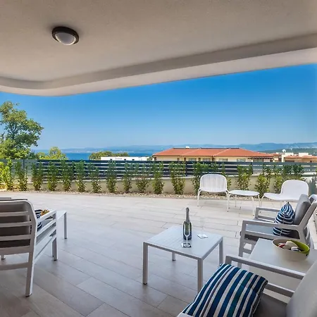 Poseidon Rova By El-pi Tours 말린스카