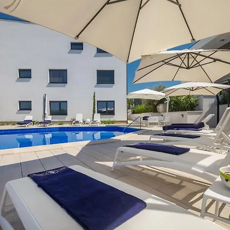 Poseidon Rova By El-pi Tours 말린스카