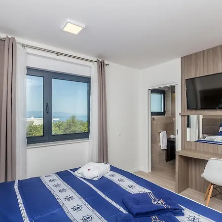 Poseidon Rova By El-pi Tours 말린스카