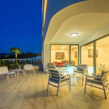 Poseidon Rova By El-pi Tours *