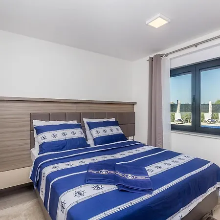 Poseidon Rova By El-pi Tours Apartmán *