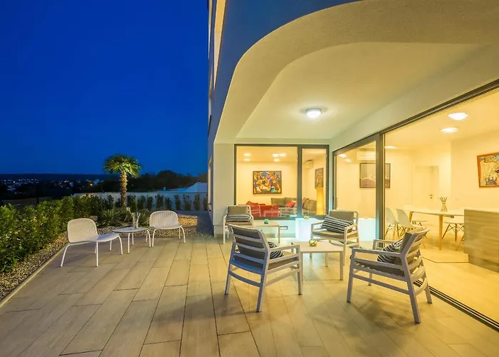 Poseidon Rova By El-pi Tours *