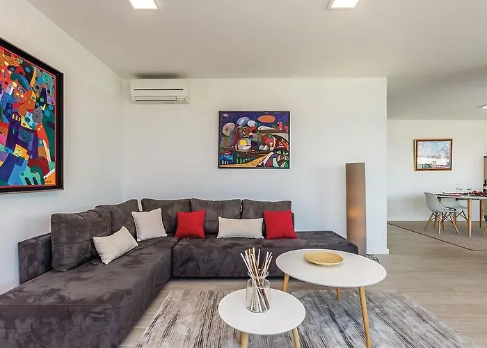 Poseidon Rova By El-pi Tours