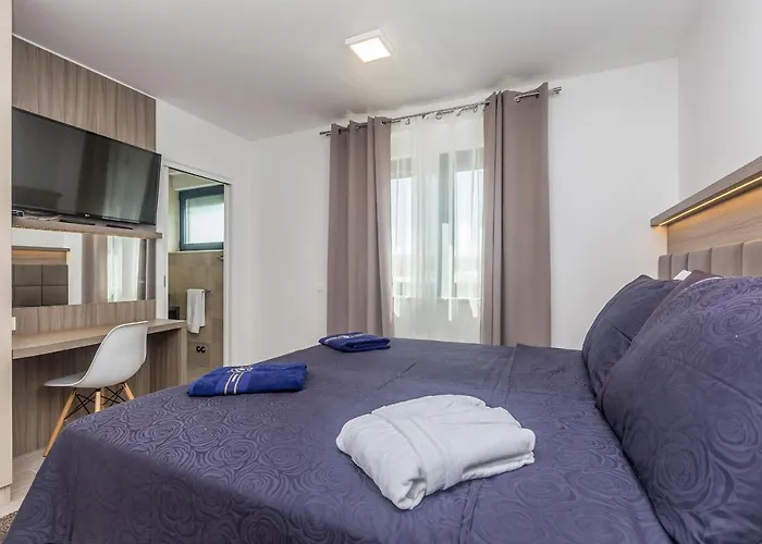 Poseidon Rova By El-pi Tours *