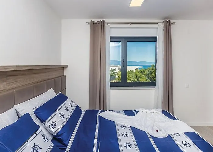 Poseidon Rova By El-pi Tours *