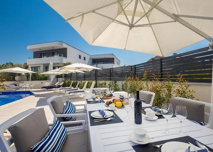 Poseidon Rova By El-pi Tours